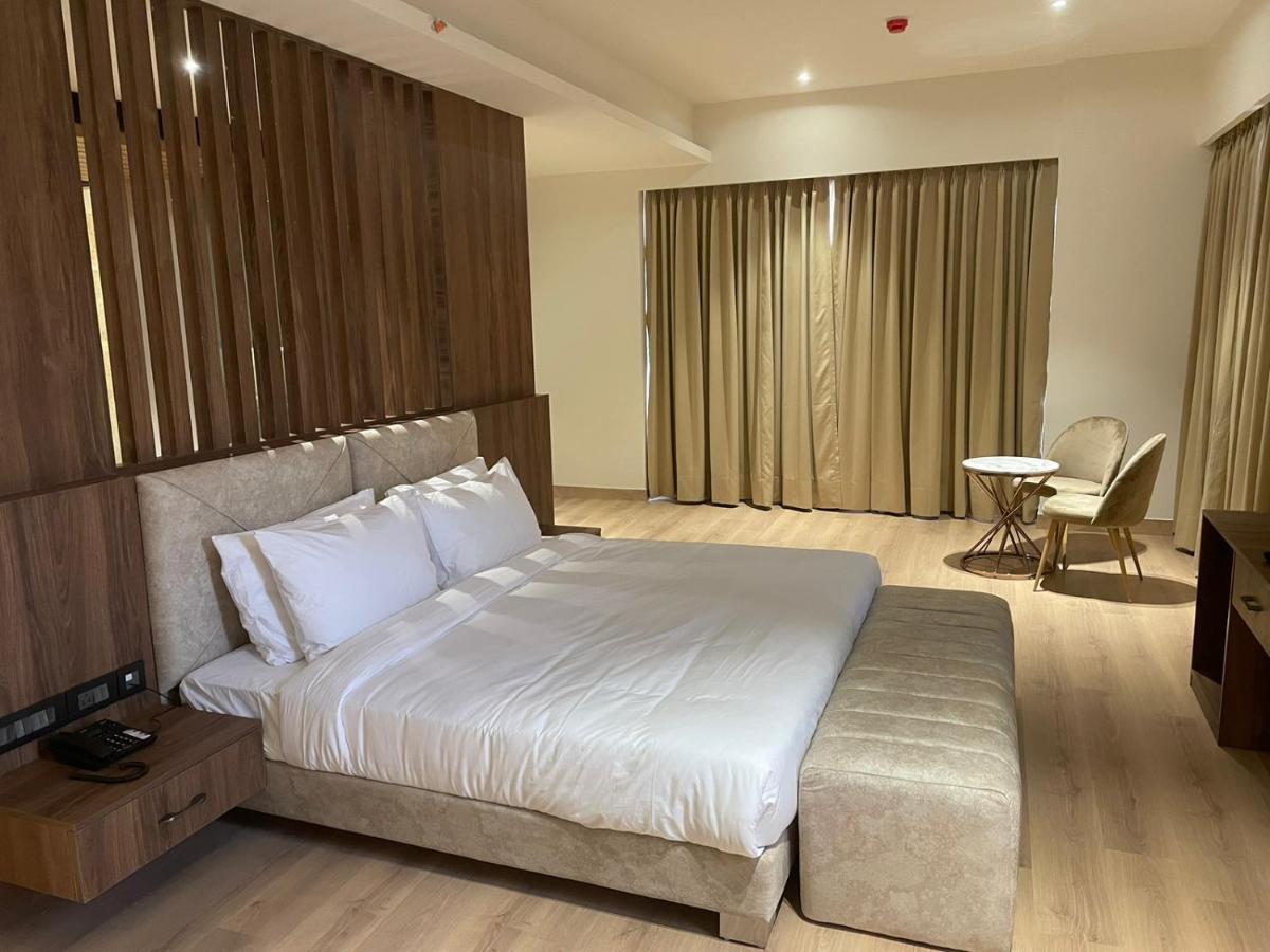 Dayal Gateway Hotel Lucknow Eksteriør billede