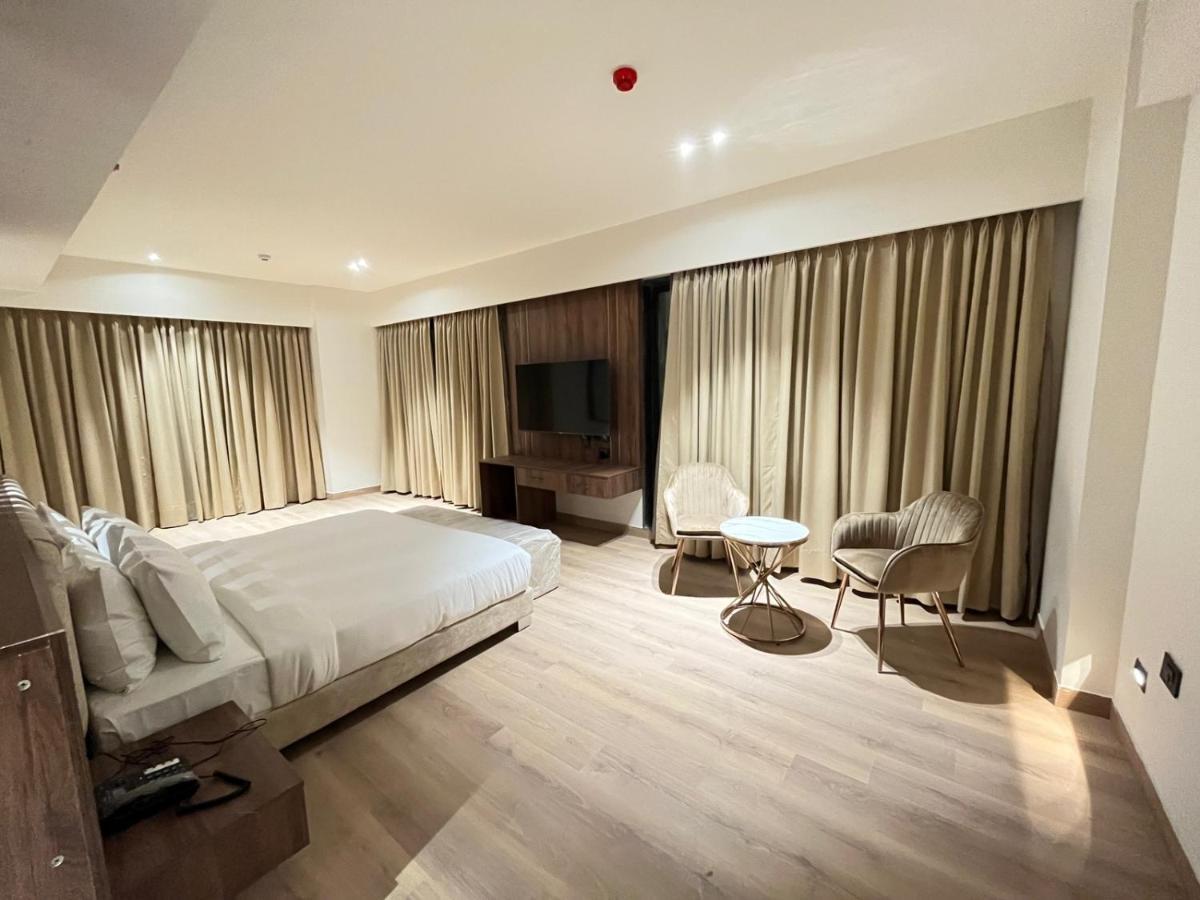 Dayal Gateway Hotel Lucknow Eksteriør billede