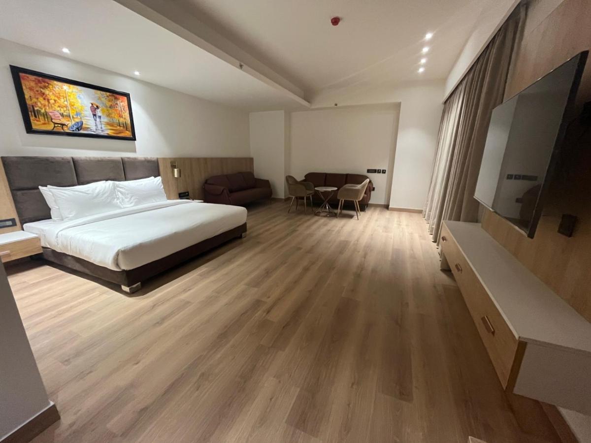 Dayal Gateway Hotel Lucknow Eksteriør billede