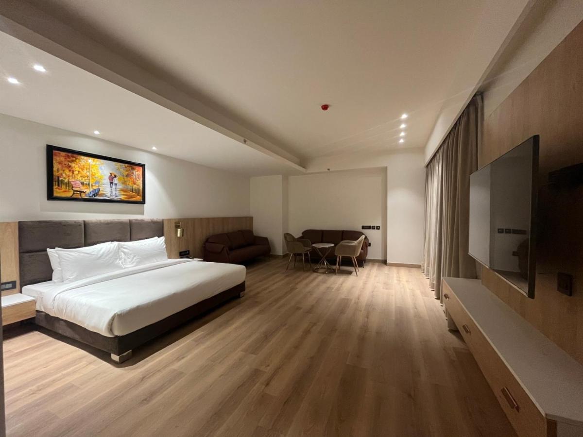 Dayal Gateway Hotel Lucknow Eksteriør billede