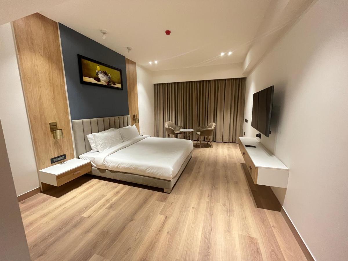 Dayal Gateway Hotel Lucknow Eksteriør billede