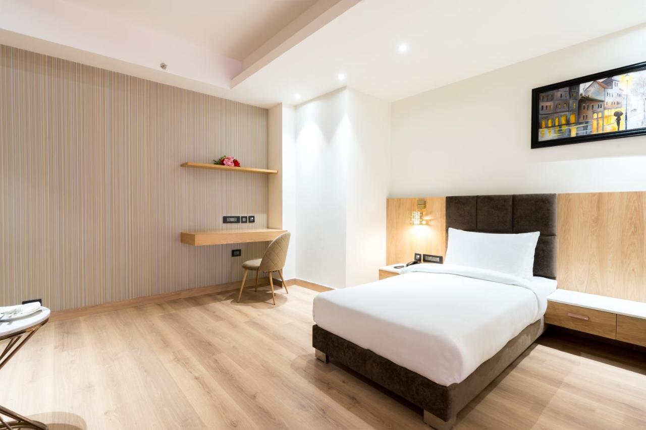 Dayal Gateway Hotel Lucknow Eksteriør billede